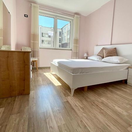 Modern & Cozy Apartment Тирана Экстерьер фото
